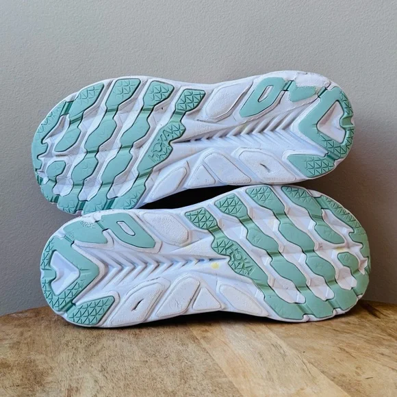 Hoka Women's ONE ONE Clifton 8 Running Shoe in Cantaloupe/Silver Peony Size 9.5 - Picture 14 of 15